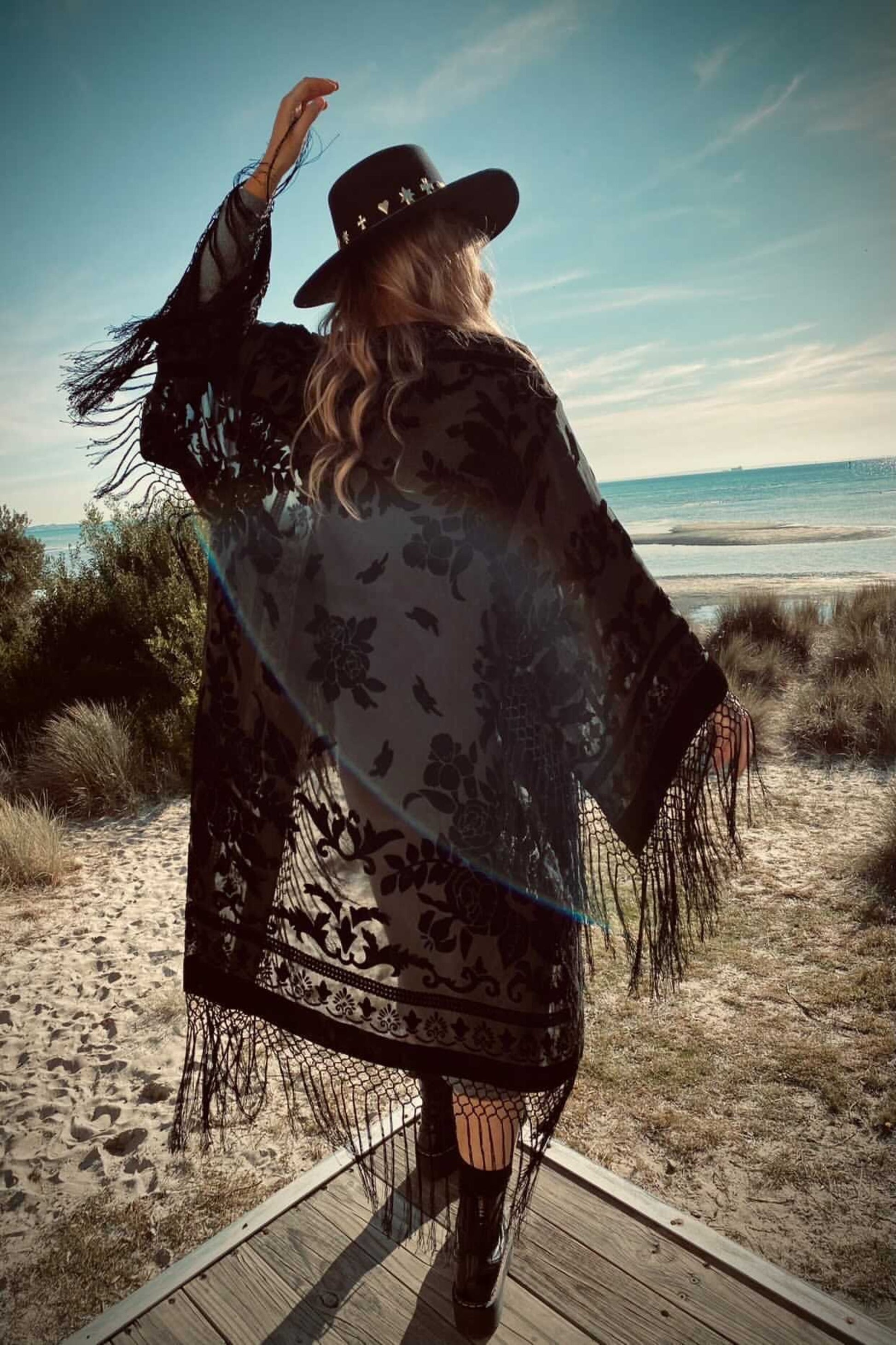 Seseh Black - Wide Sleeve Robe