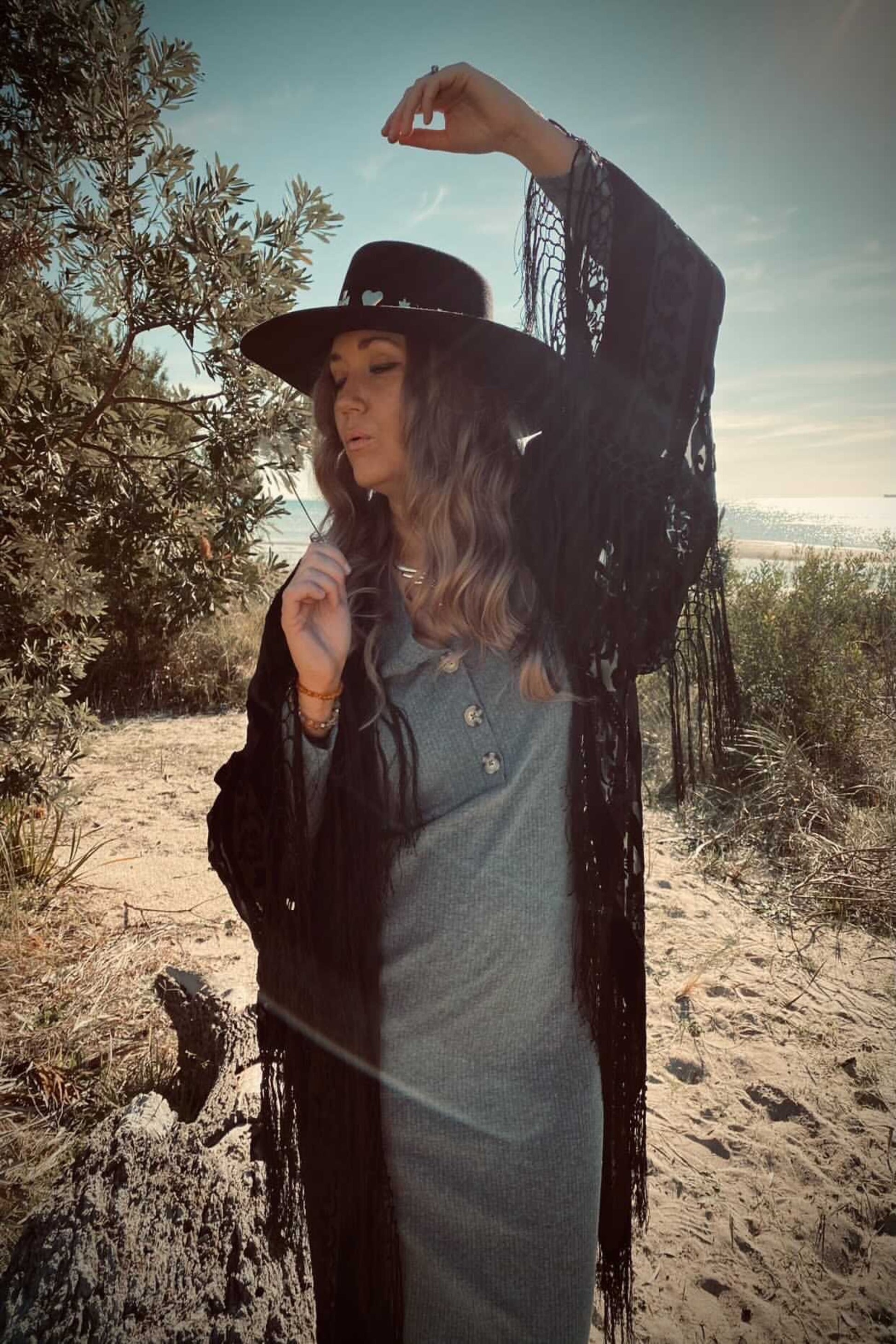 Seseh Black - Wide Sleeve Robe