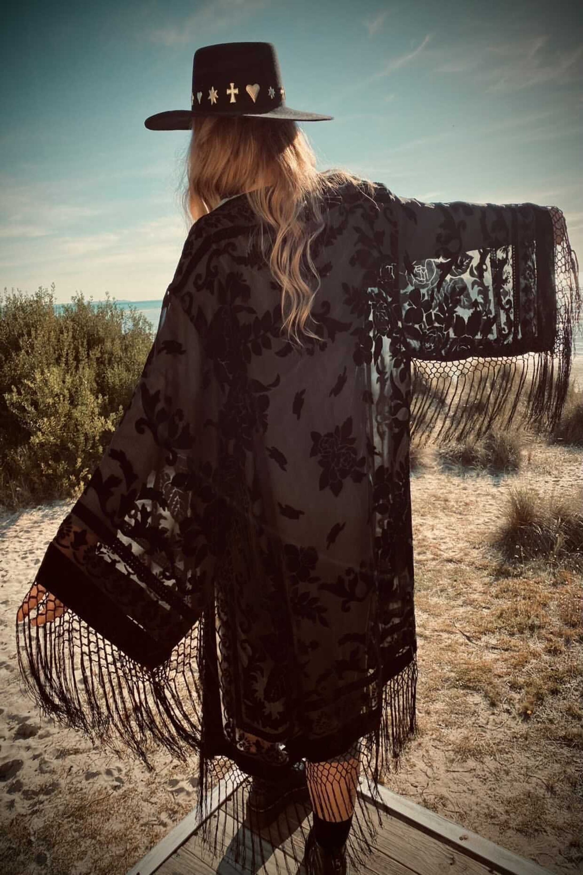 Seseh Black - Wide Sleeve Robe