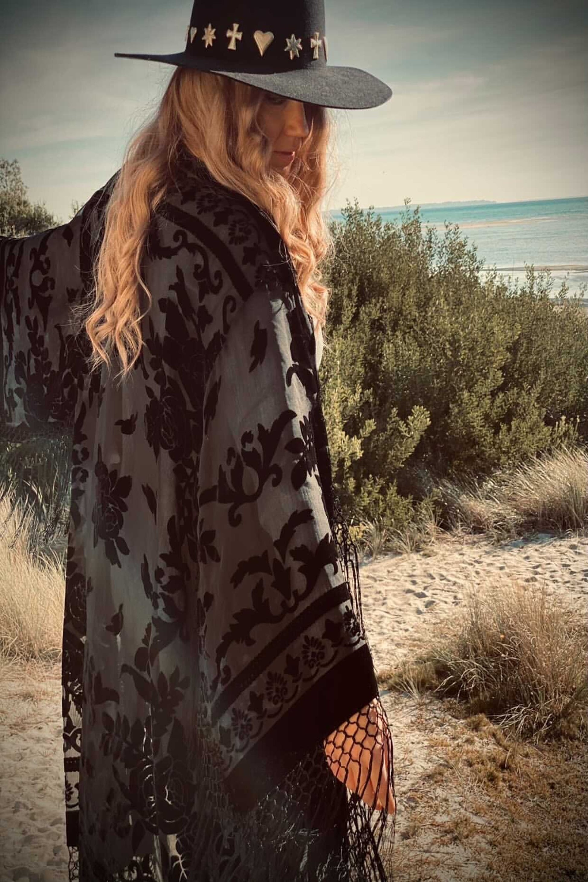 Seseh Black - Wide Sleeve Robe