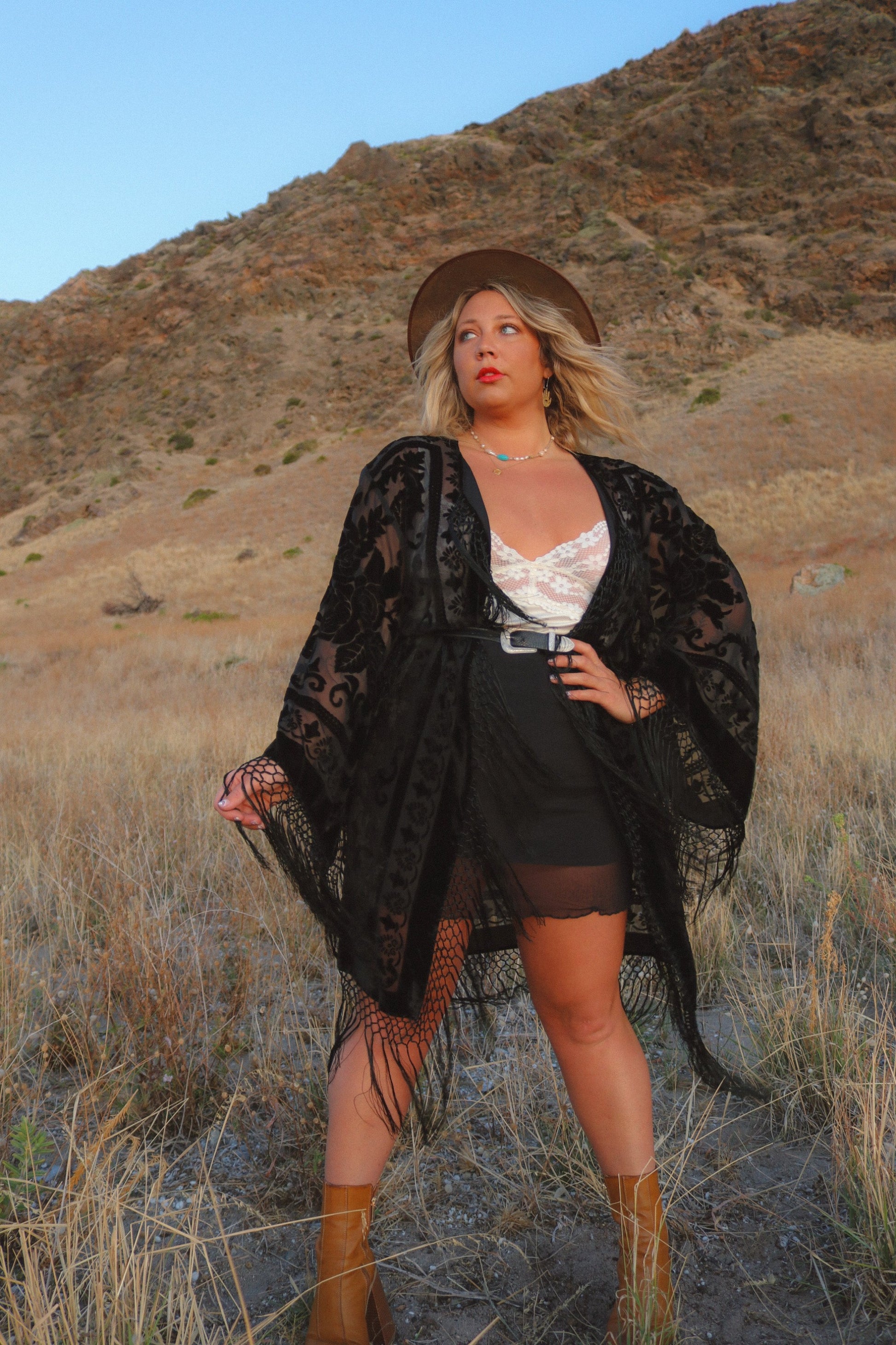 Seseh Black - Wide Sleeve Robe